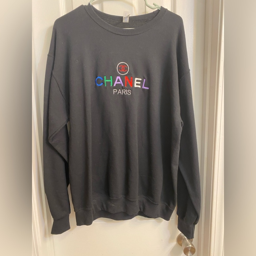 Embroidered crewneck